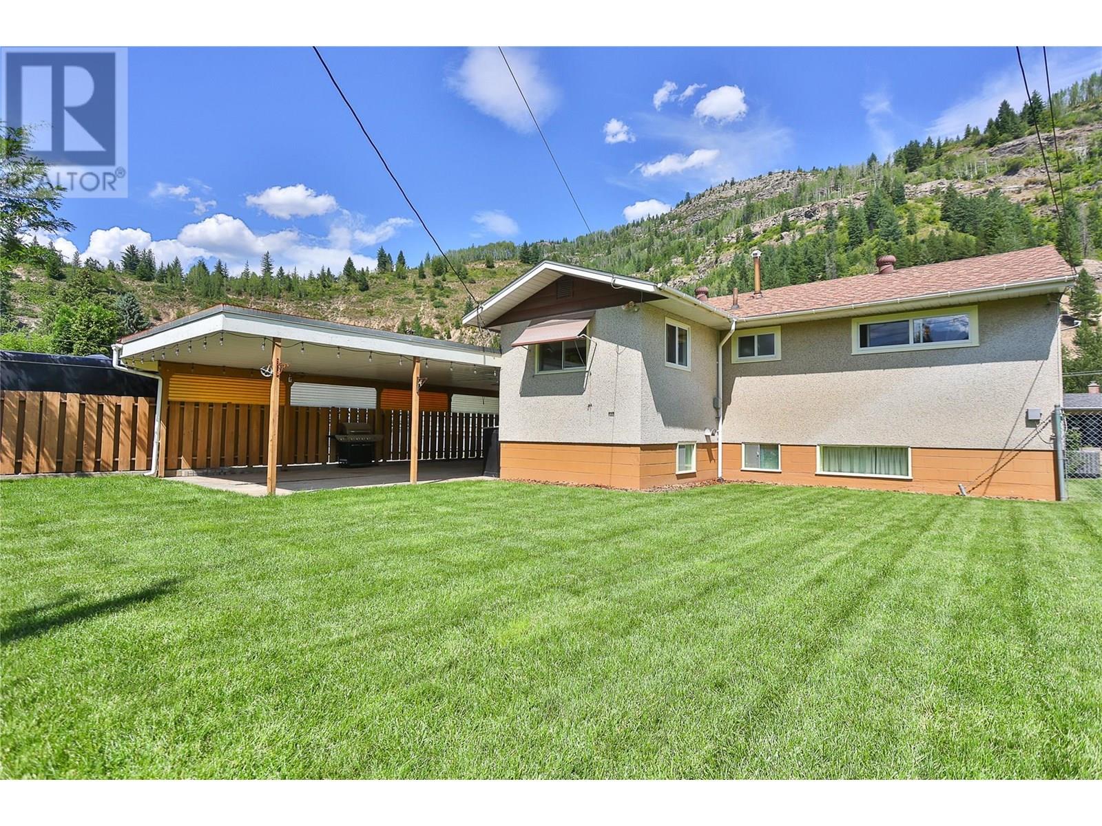 1164 Marianna Crescent, Trail, British Columbia  V1R 1E1 - Photo 2 - 10357389