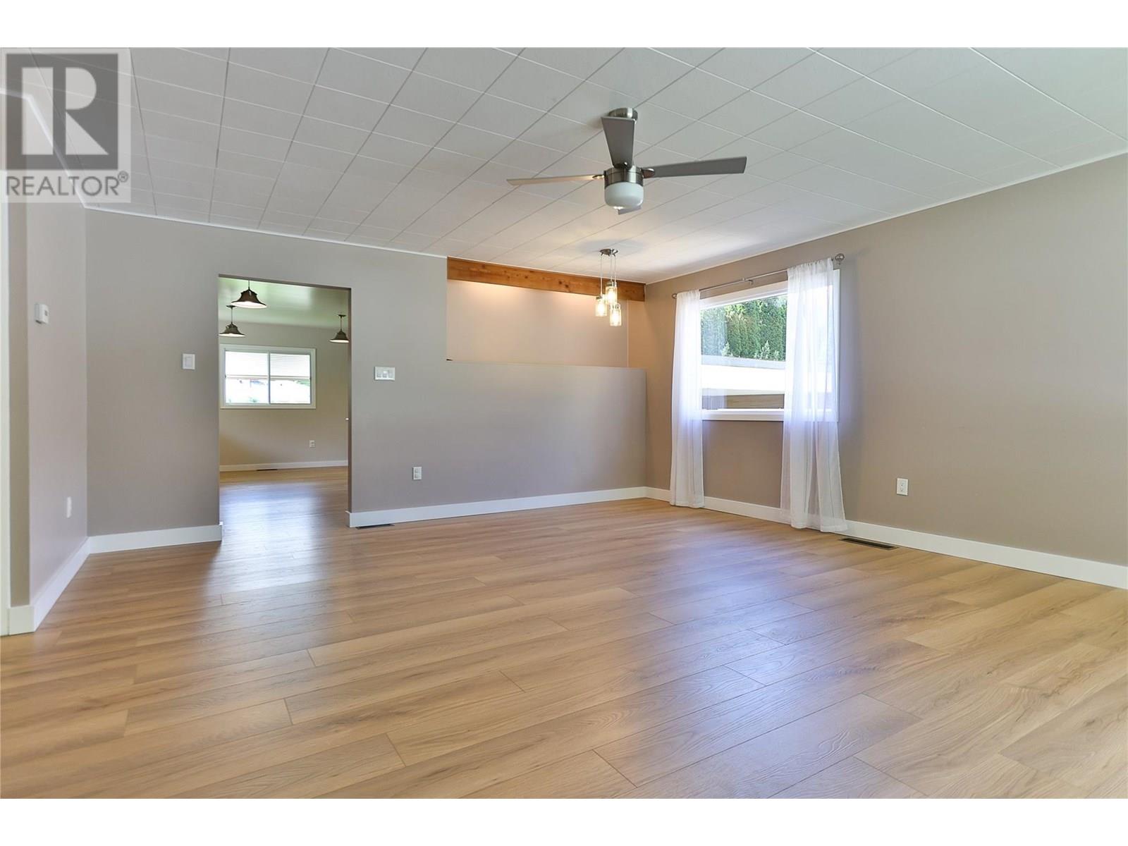 1164 Marianna Crescent, Trail, British Columbia  V1R 1E1 - Photo 3 - 10357389