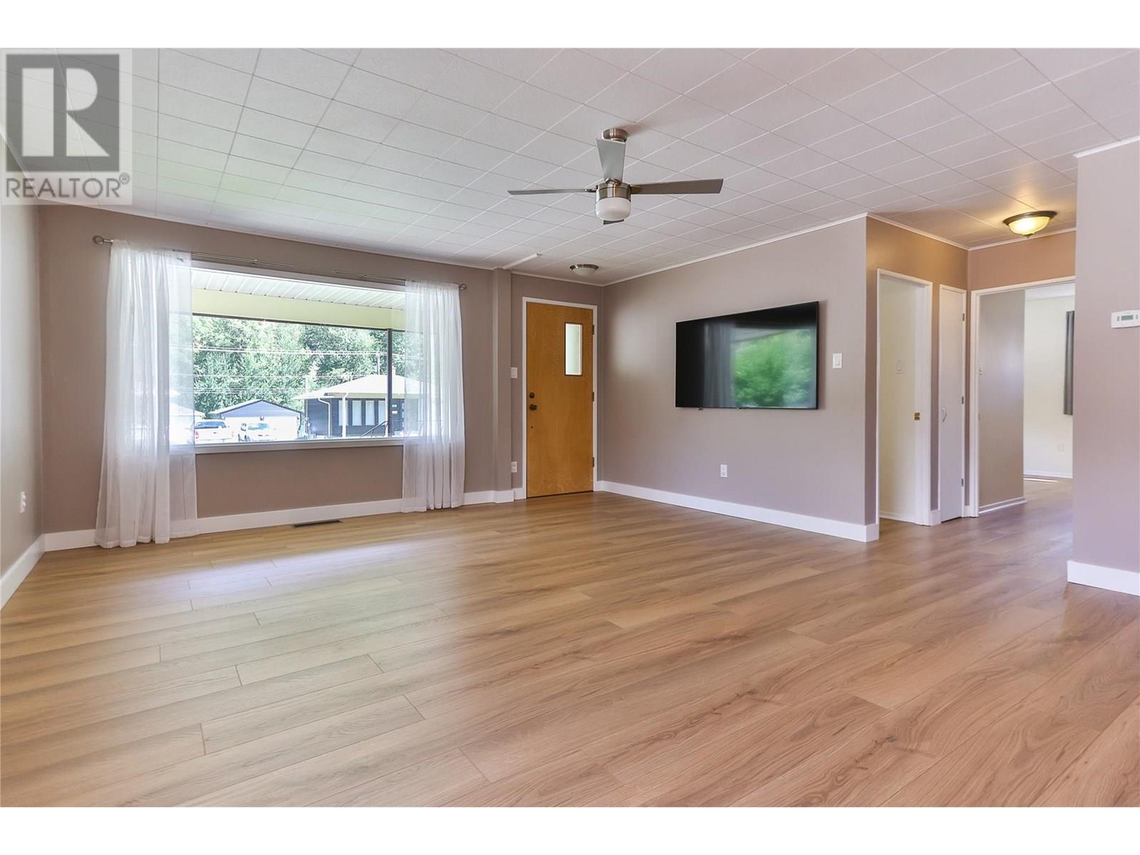 1164 Marianna Crescent, Trail, British Columbia  V1R 1E1 - Photo 5 - 10357389