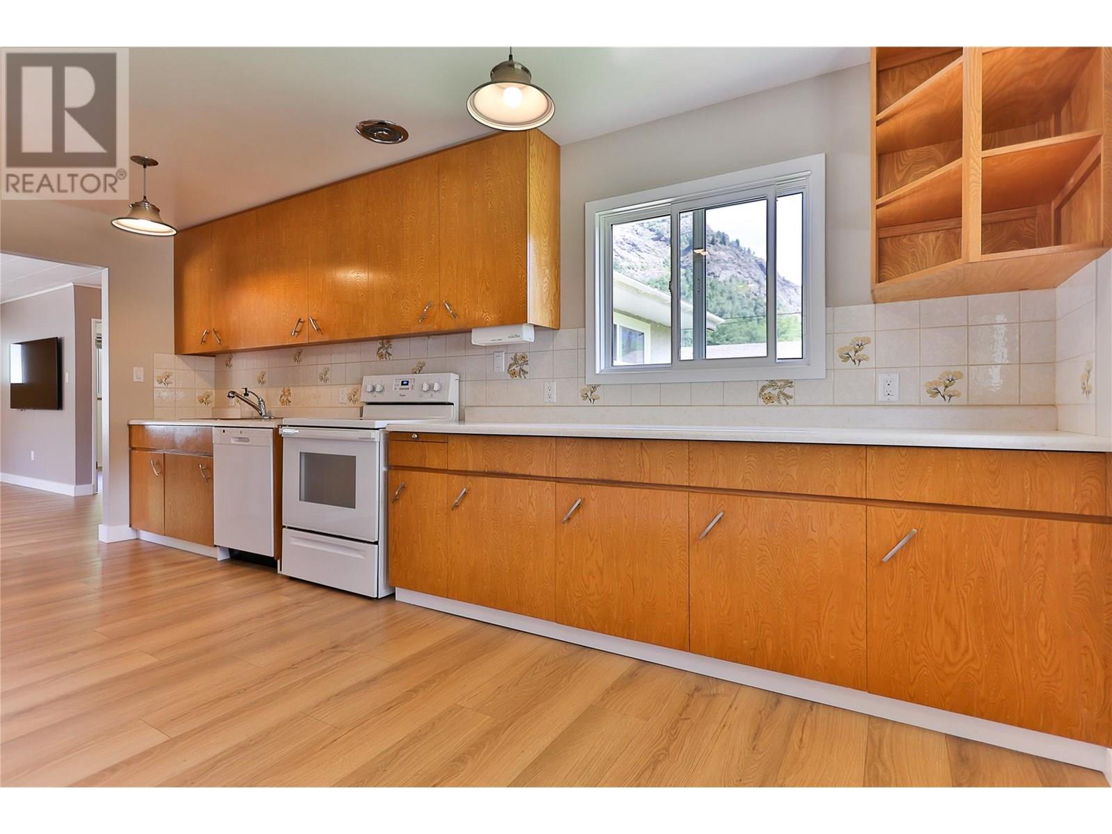 1164 Marianna Crescent, Trail, British Columbia  V1R 1E1 - Photo 7 - 10357389