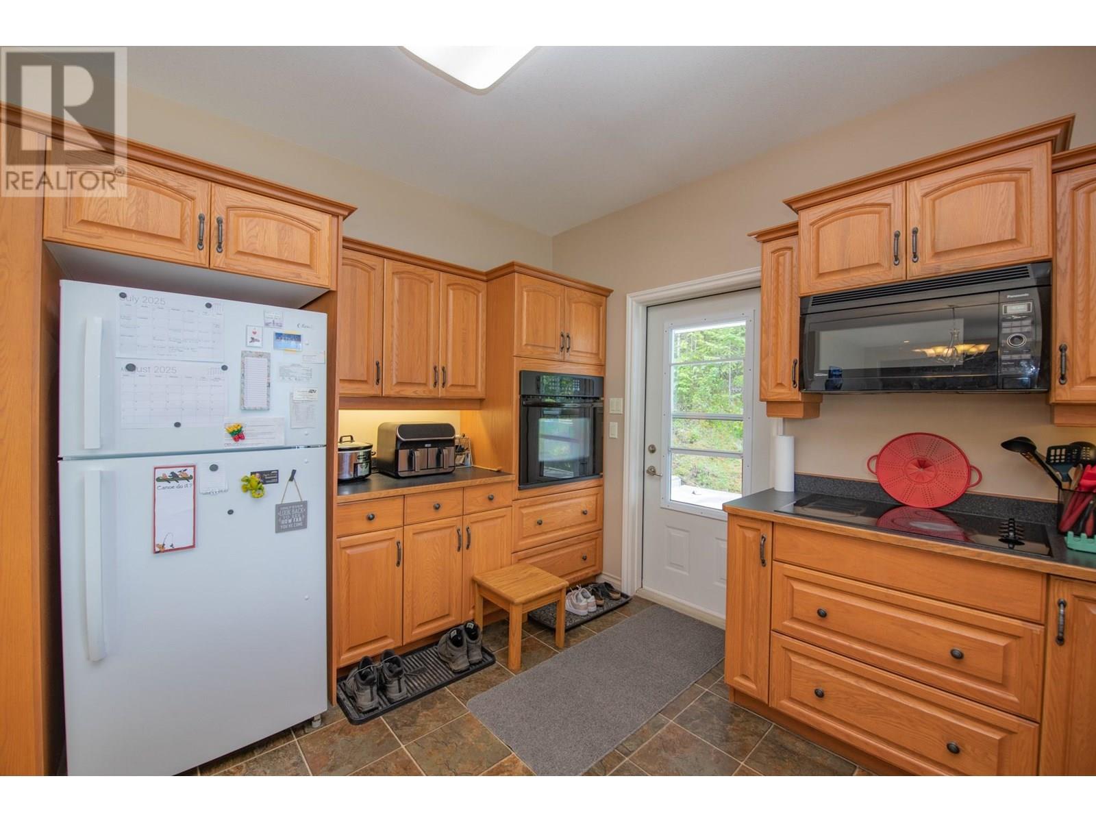 1710 6 Highway, Nakusp, British Columbia  V0G 1R1 - Photo 22 - 10357695