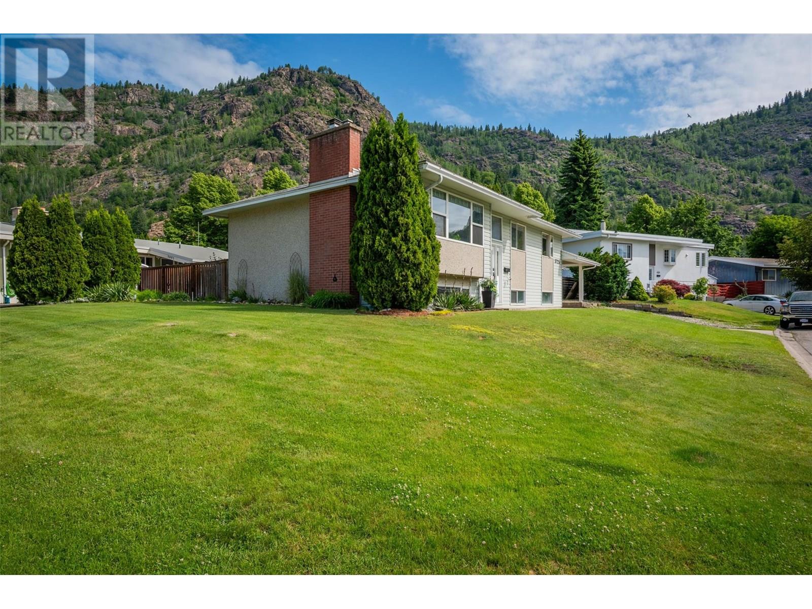 3725 Dogwood Drive, Trail, British Columbia  V1R 2V4 - Photo 2 - 10357865
