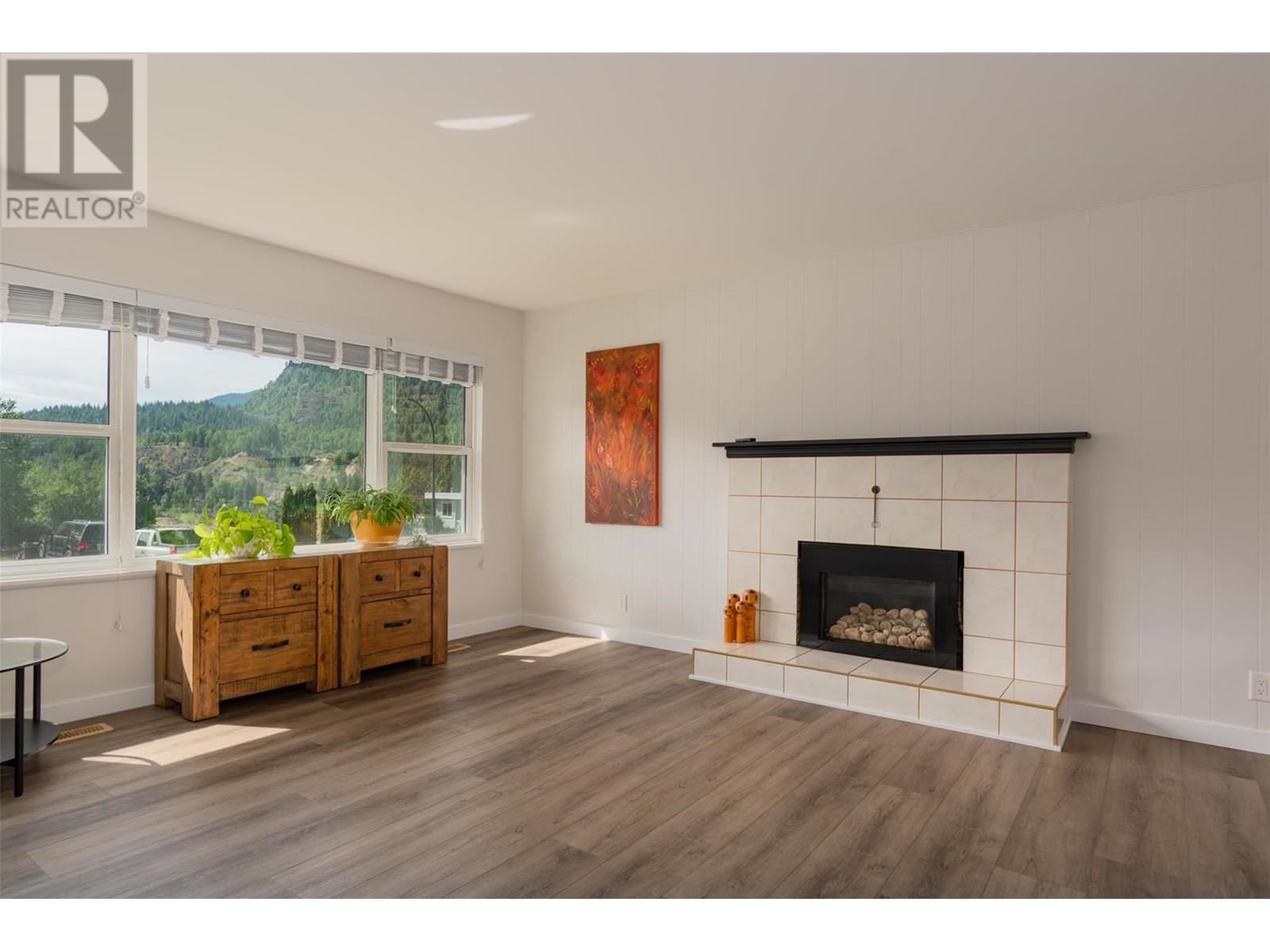 3725 Dogwood Drive, Trail, British Columbia  V1R 2V4 - Photo 8 - 10357865