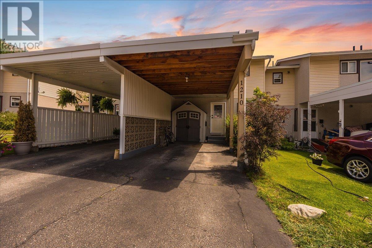 1210 Primrose Street, Trail, British Columbia  V1R 4M7 - Photo 2 - 10357985