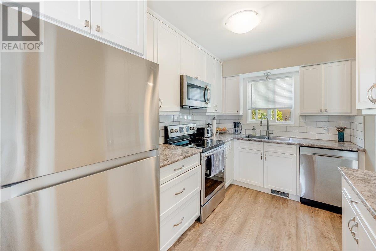 1210 Primrose Street, Trail, British Columbia  V1R 4M7 - Photo 6 - 10357985