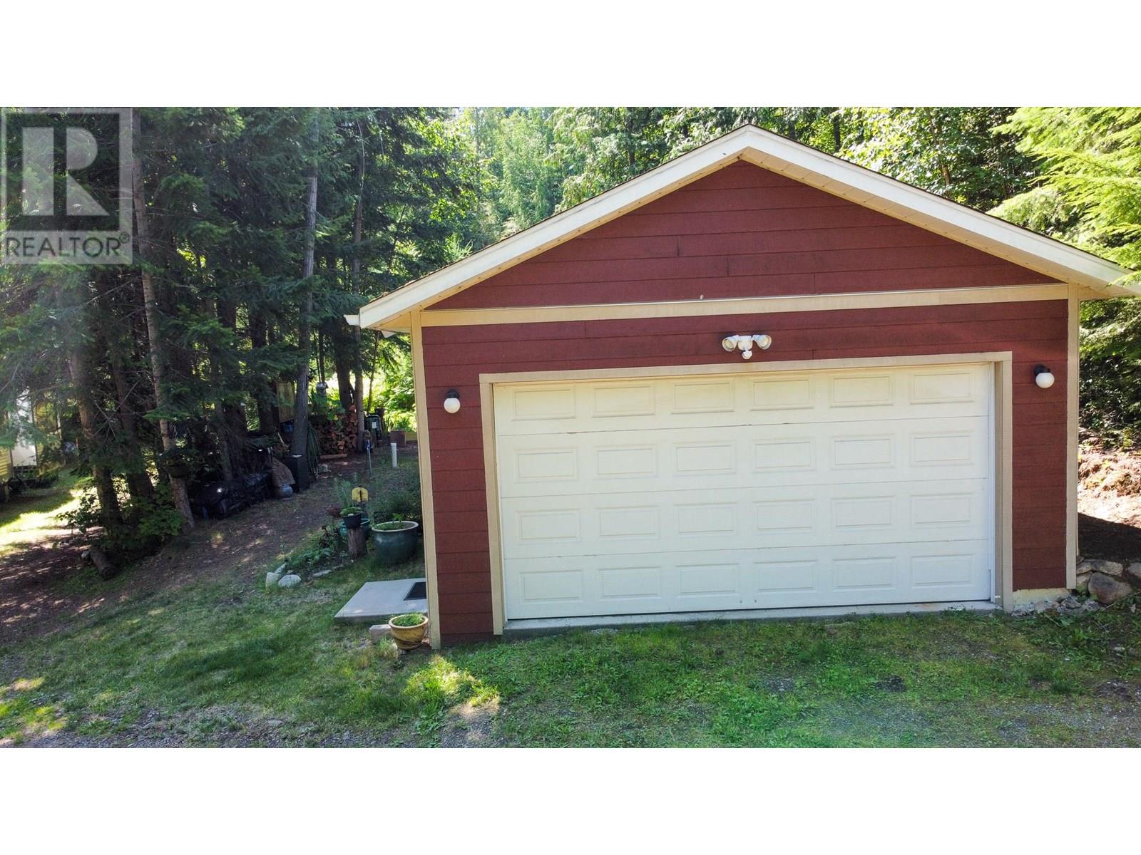 6240 Lake Street, Kaslo, British Columbia  V0G 1M0 - Photo 10 - 10356361
