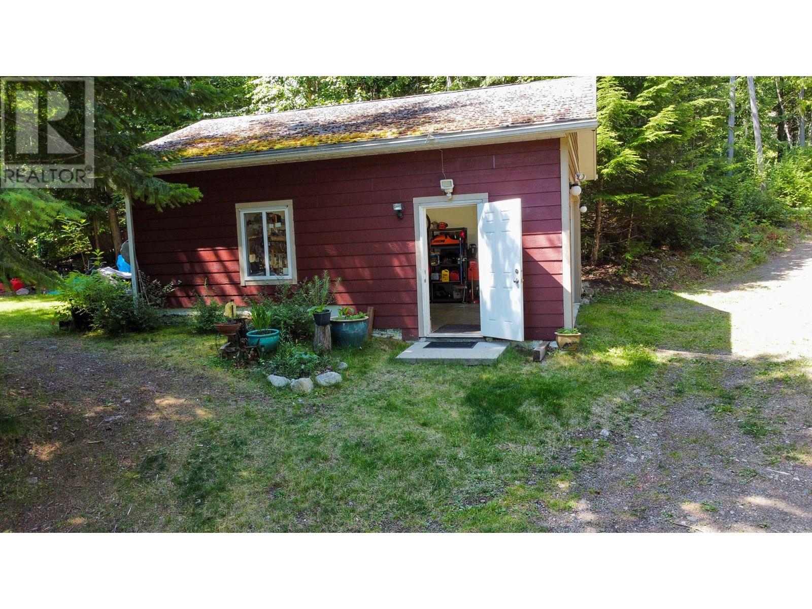 6240 Lake Street, Kaslo, British Columbia  V0G 1M0 - Photo 37 - 10356361