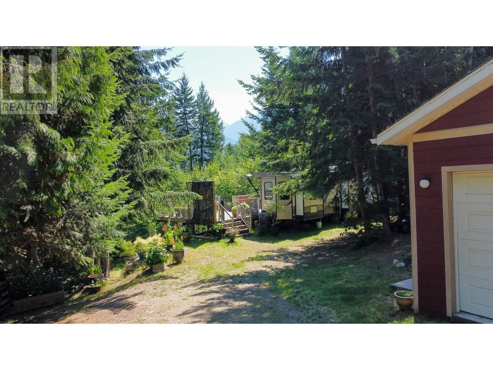 6240 Lake Street, Kaslo, British Columbia  V0G 1M0 - Photo 9 - 10356361