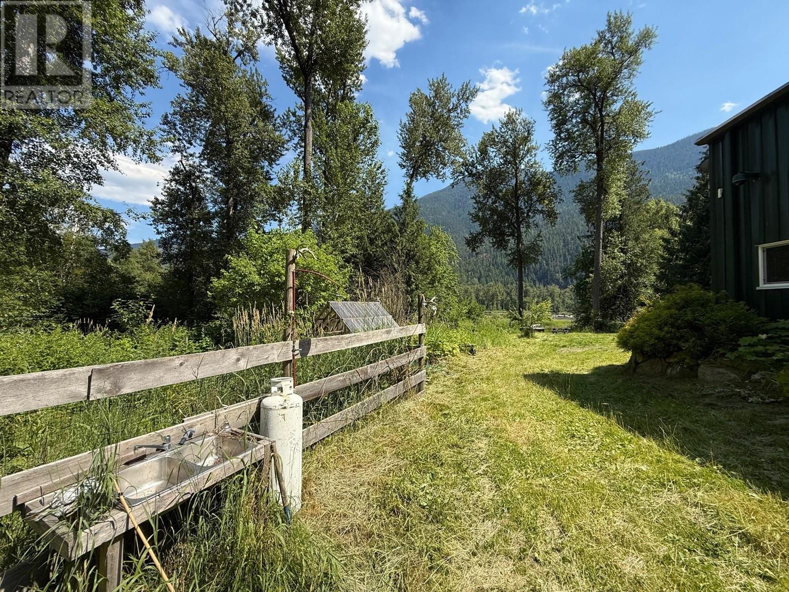 4640 Slocan River Road, Winlaw, British Columbia  V0G 2J0 - Photo 17 - 10358126