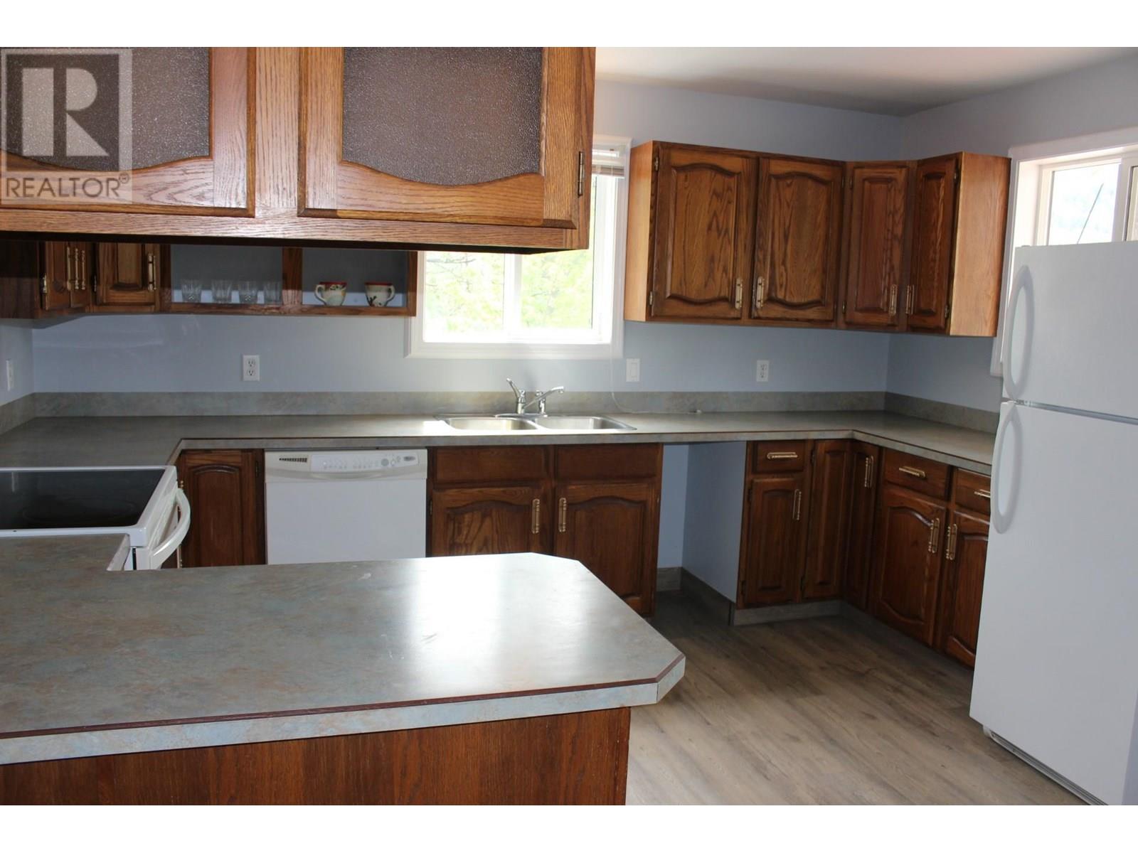 1610 Mcbride Street, Trail, British Columbia  V1R 2Z6 - Photo 9 - 10357895