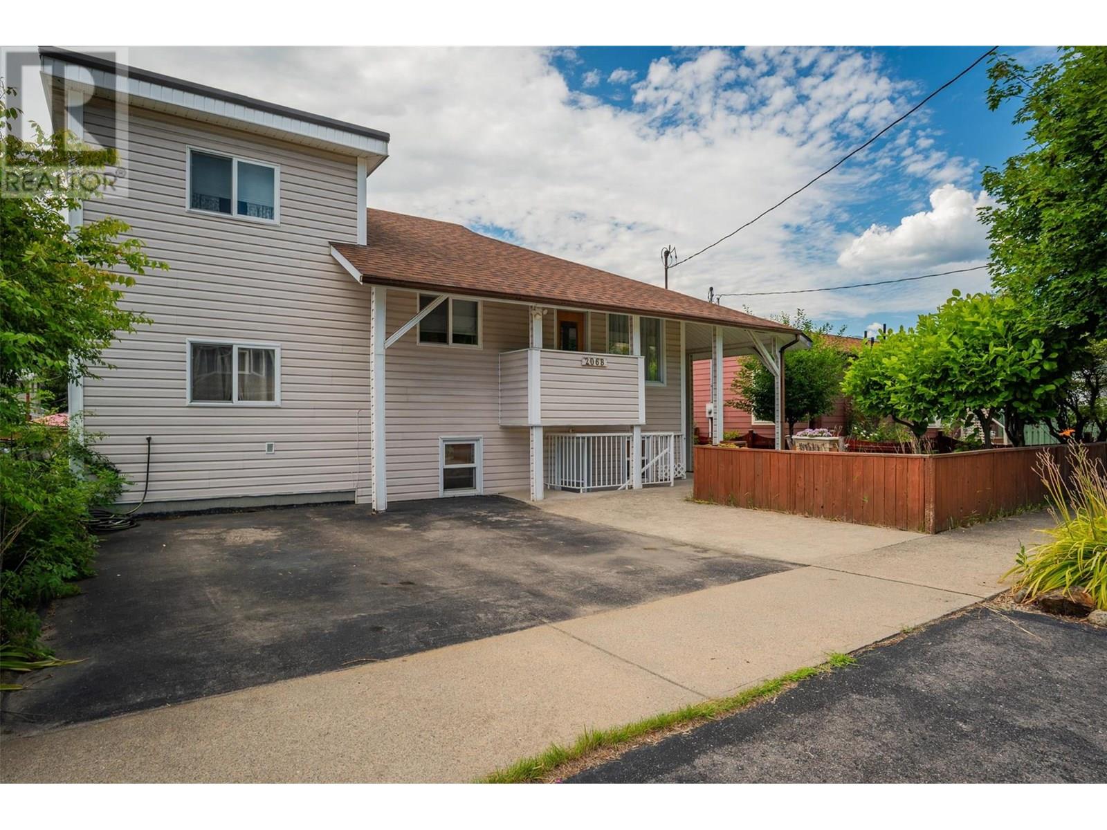 2068 Sixth Avenue, Trail, British Columbia  V1R 3B5 - Photo 1 - 10357889