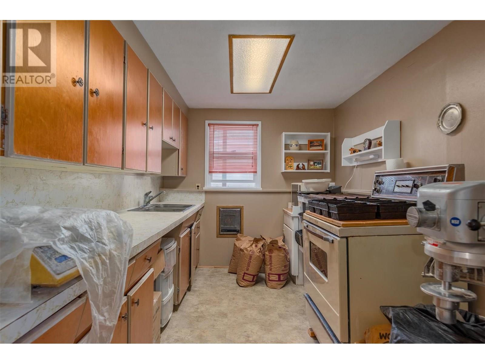 2068 Sixth Avenue, Trail, British Columbia  V1R 3B5 - Photo 26 - 10357889