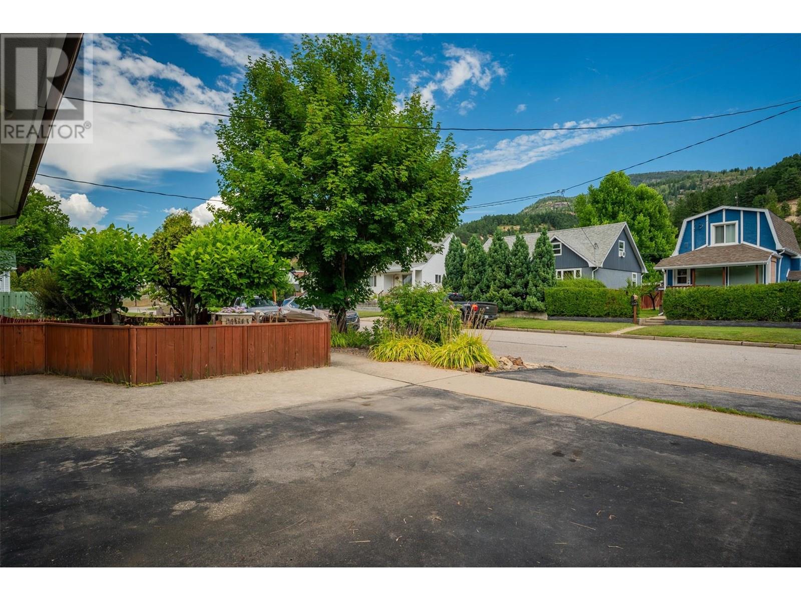 2068 Sixth Avenue, Trail, British Columbia  V1R 3B5 - Photo 32 - 10357889