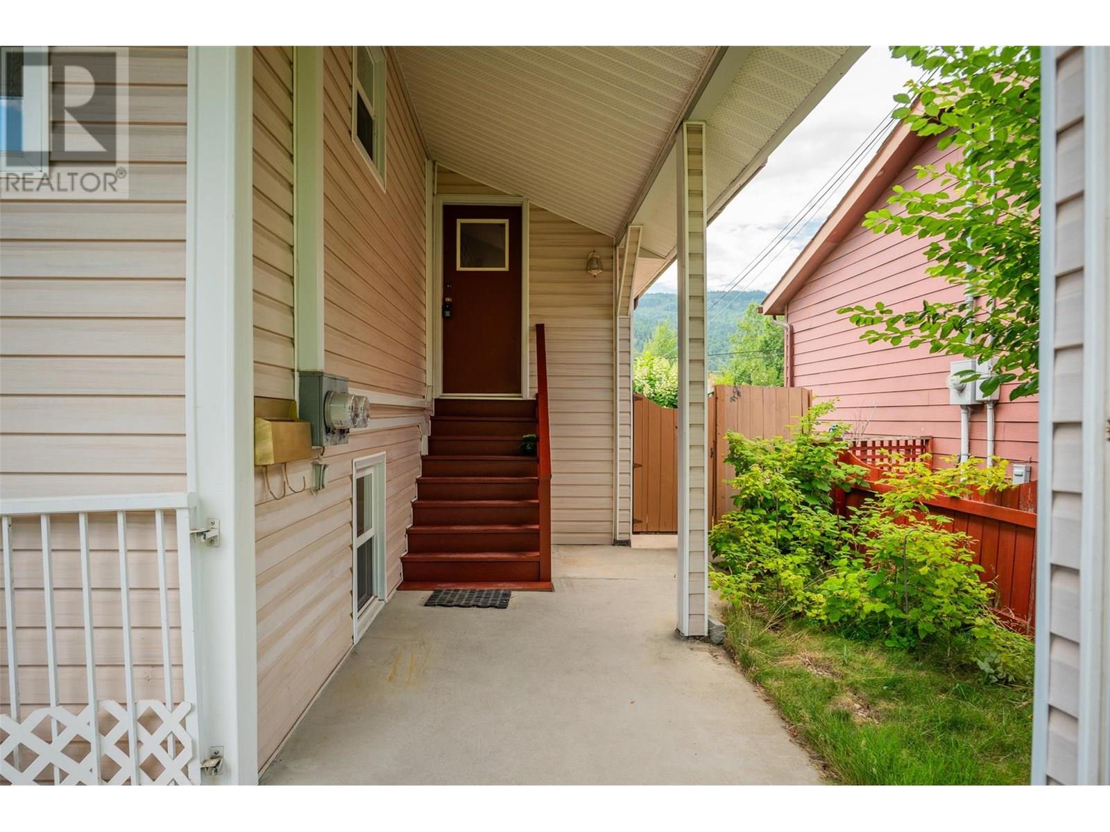 2068 Sixth Avenue, Trail, British Columbia  V1R 3B5 - Photo 35 - 10357889
