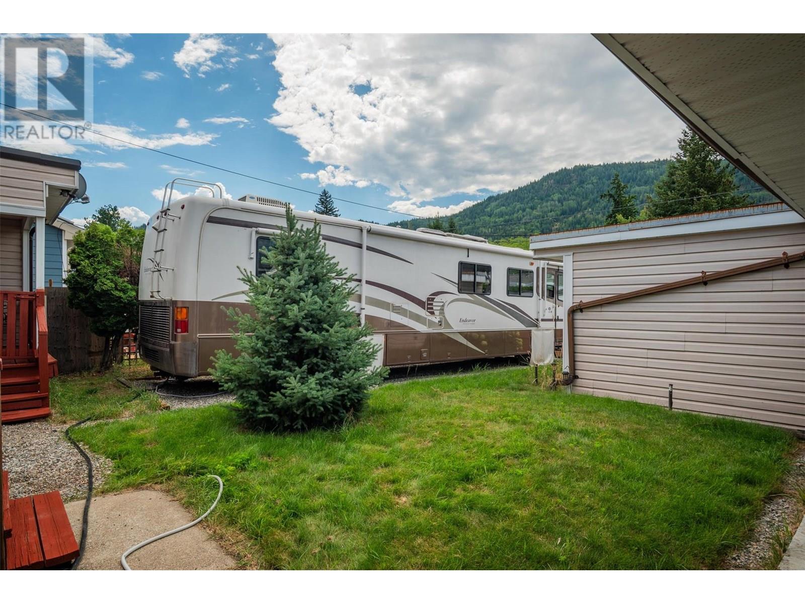 2068 Sixth Avenue, Trail, British Columbia  V1R 3B5 - Photo 38 - 10357889