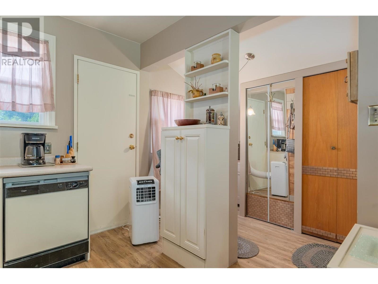 2068 Sixth Avenue, Trail, British Columbia  V1R 3B5 - Photo 4 - 10357889