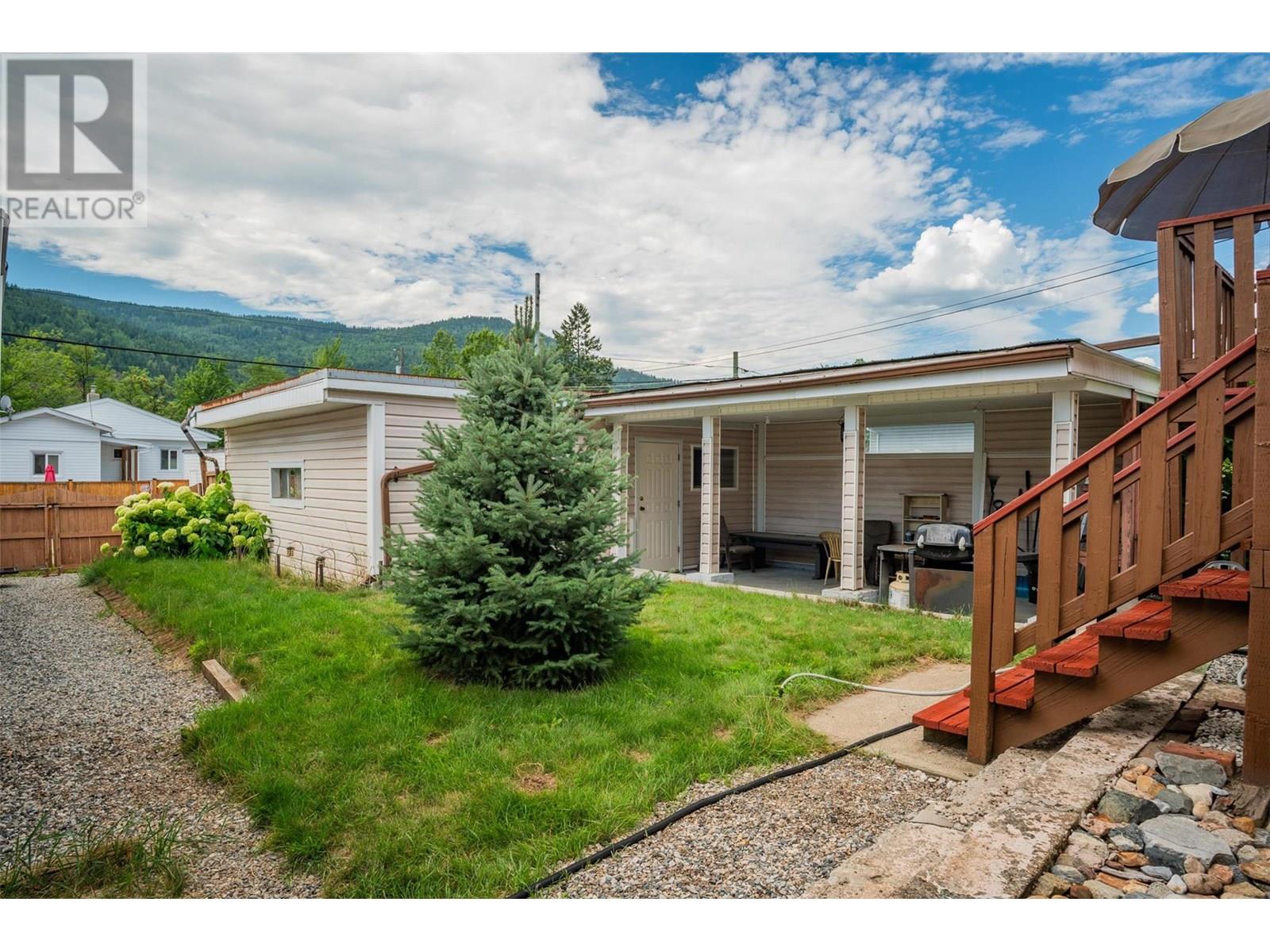 2068 Sixth Avenue, Trail, British Columbia  V1R 3B5 - Photo 44 - 10357889