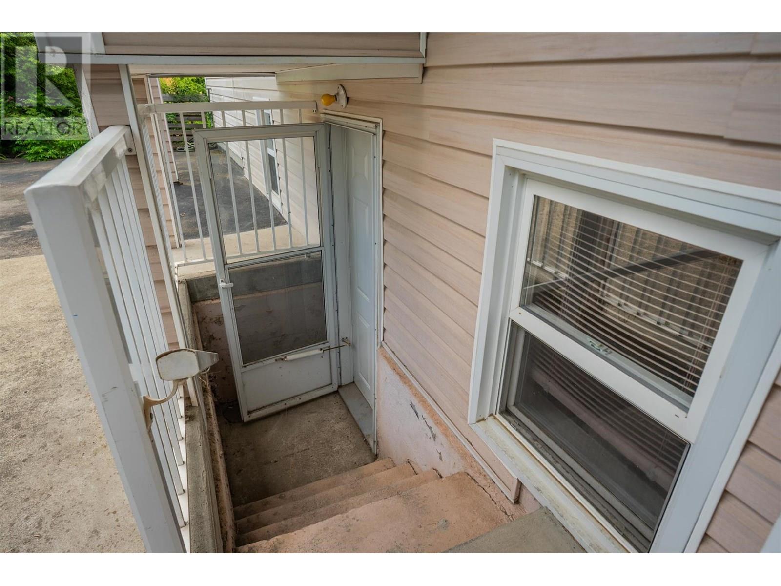 2068 Sixth Avenue, Trail, British Columbia  V1R 3B5 - Photo 51 - 10357889