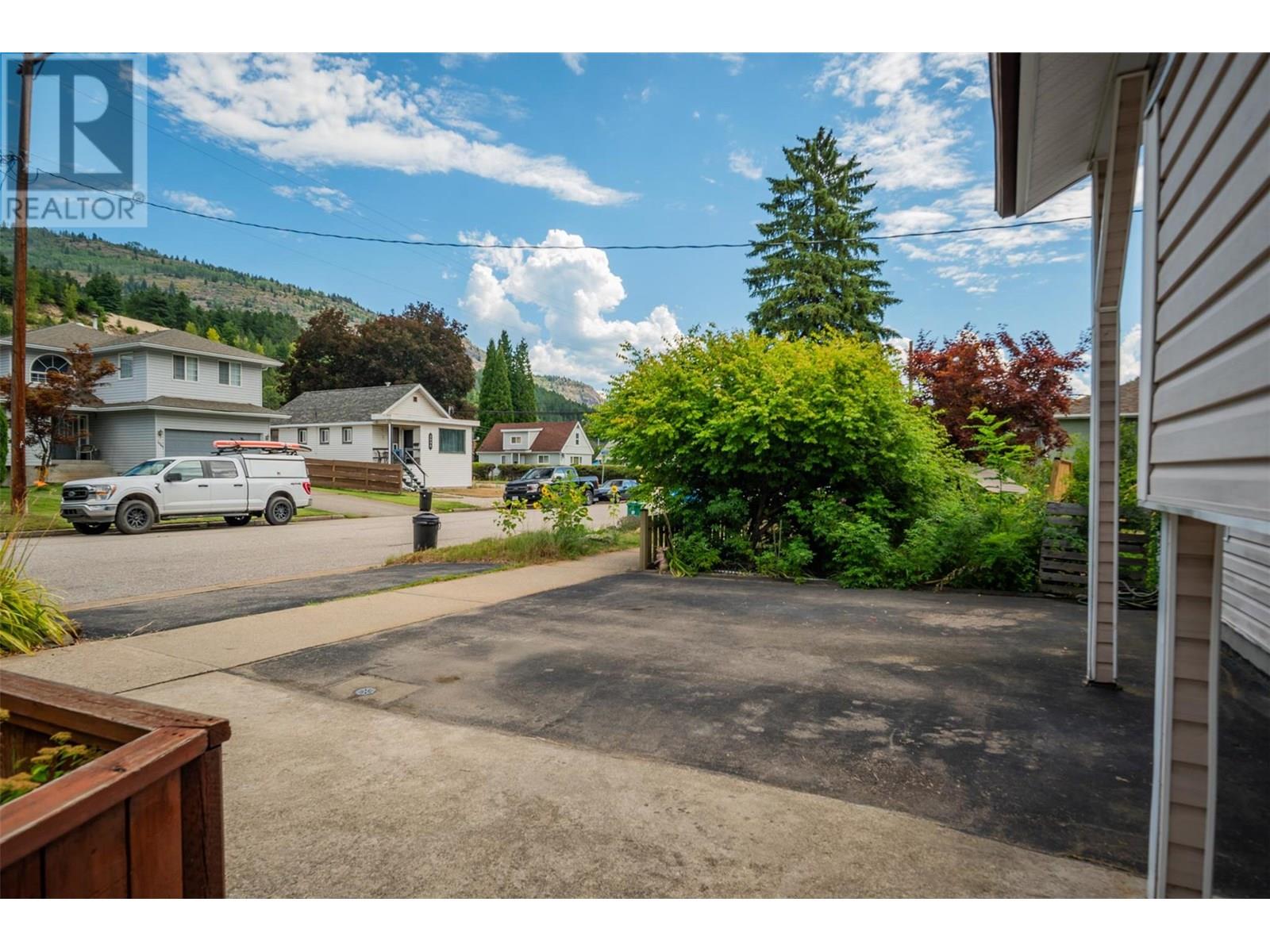 2068 Sixth Avenue, Trail, British Columbia  V1R 3B5 - Photo 52 - 10357889