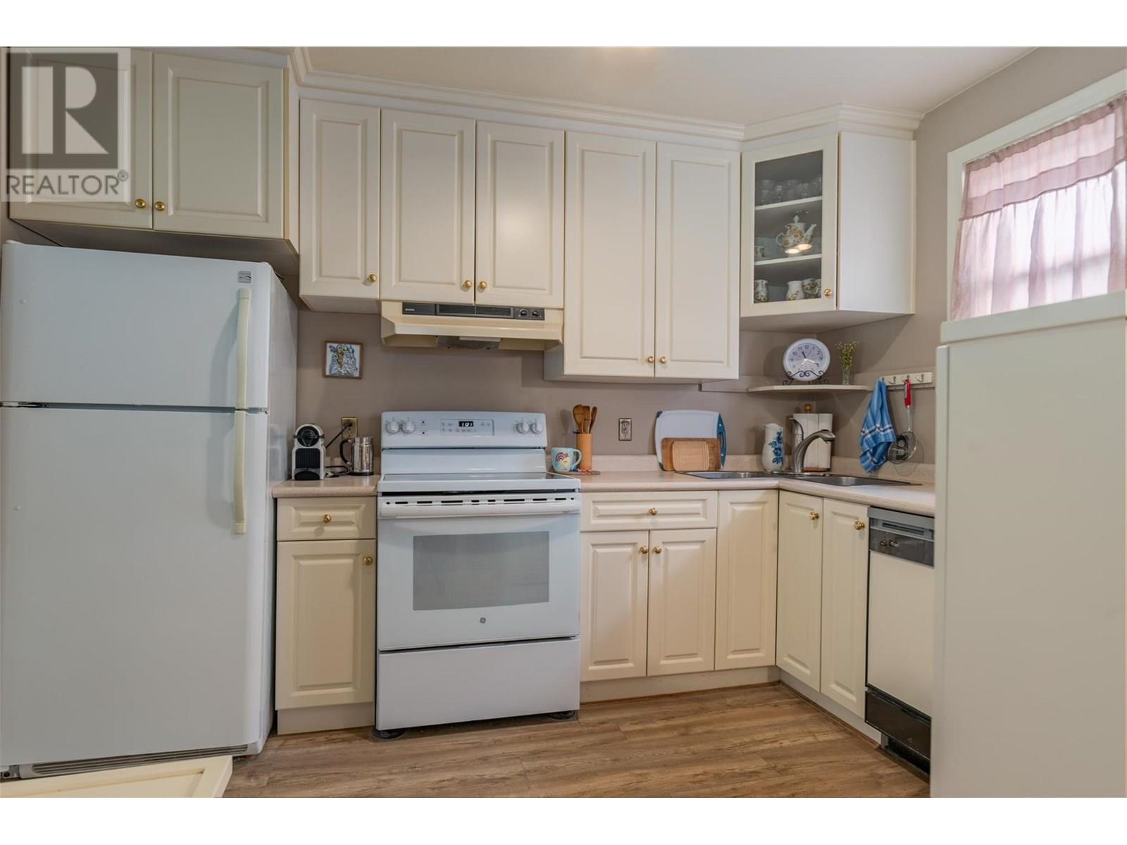 2068 Sixth Avenue, Trail, British Columbia  V1R 3B5 - Photo 6 - 10357889