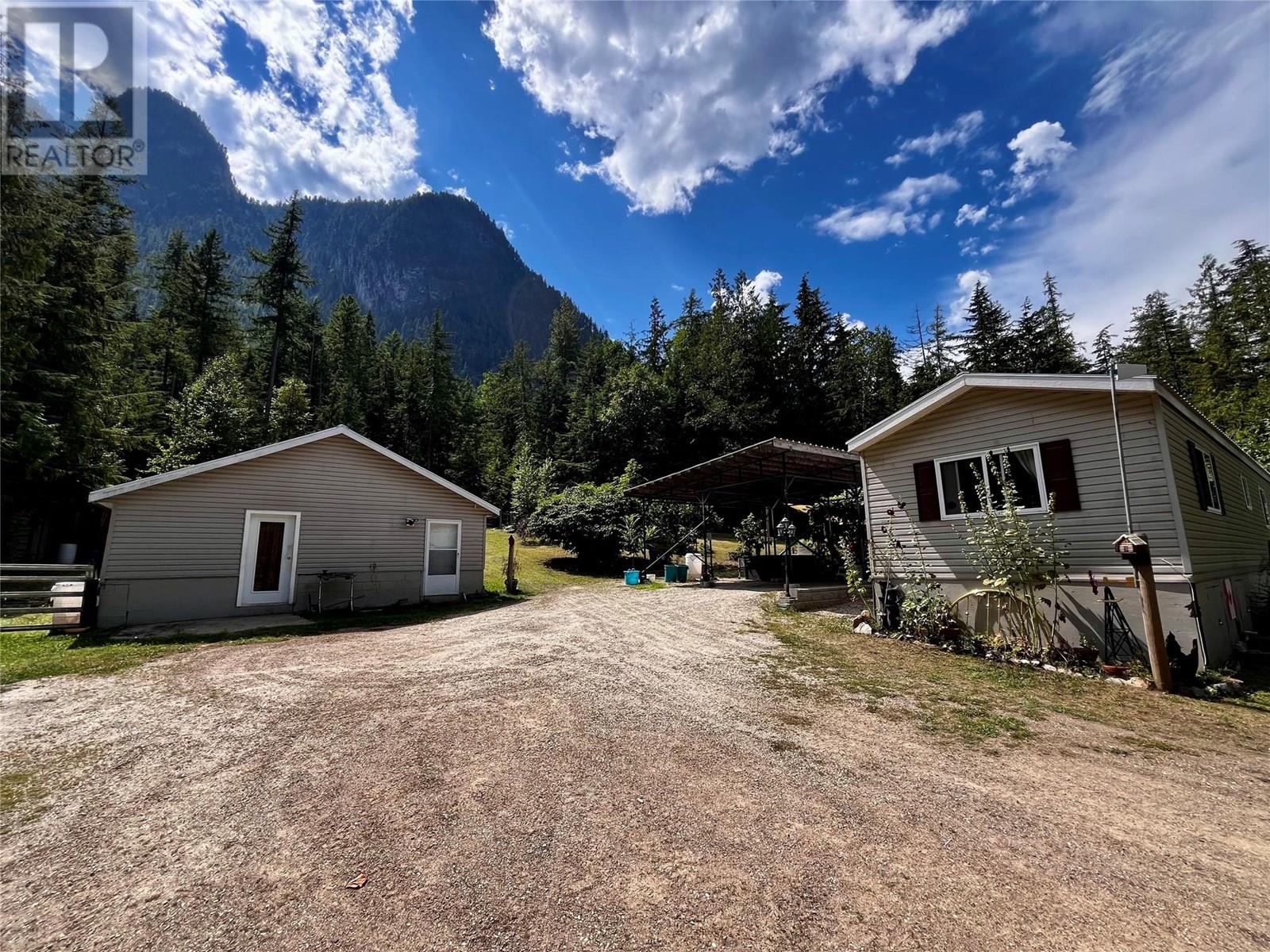 3867 Rock Island Road, Nakusp, British Columbia  V0G 1R1 - Photo 1 - 10358198