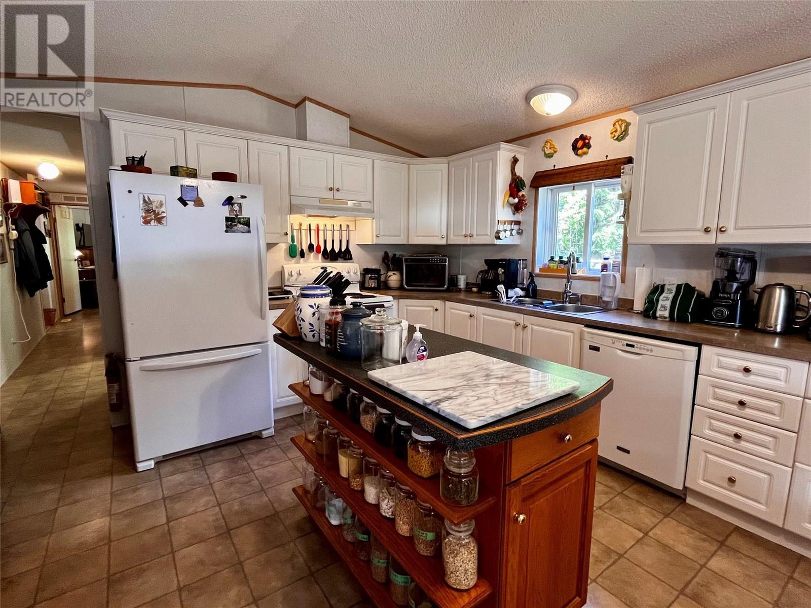 3867 Rock Island Road, Nakusp, British Columbia  V0G 1R1 - Photo 12 - 10358198