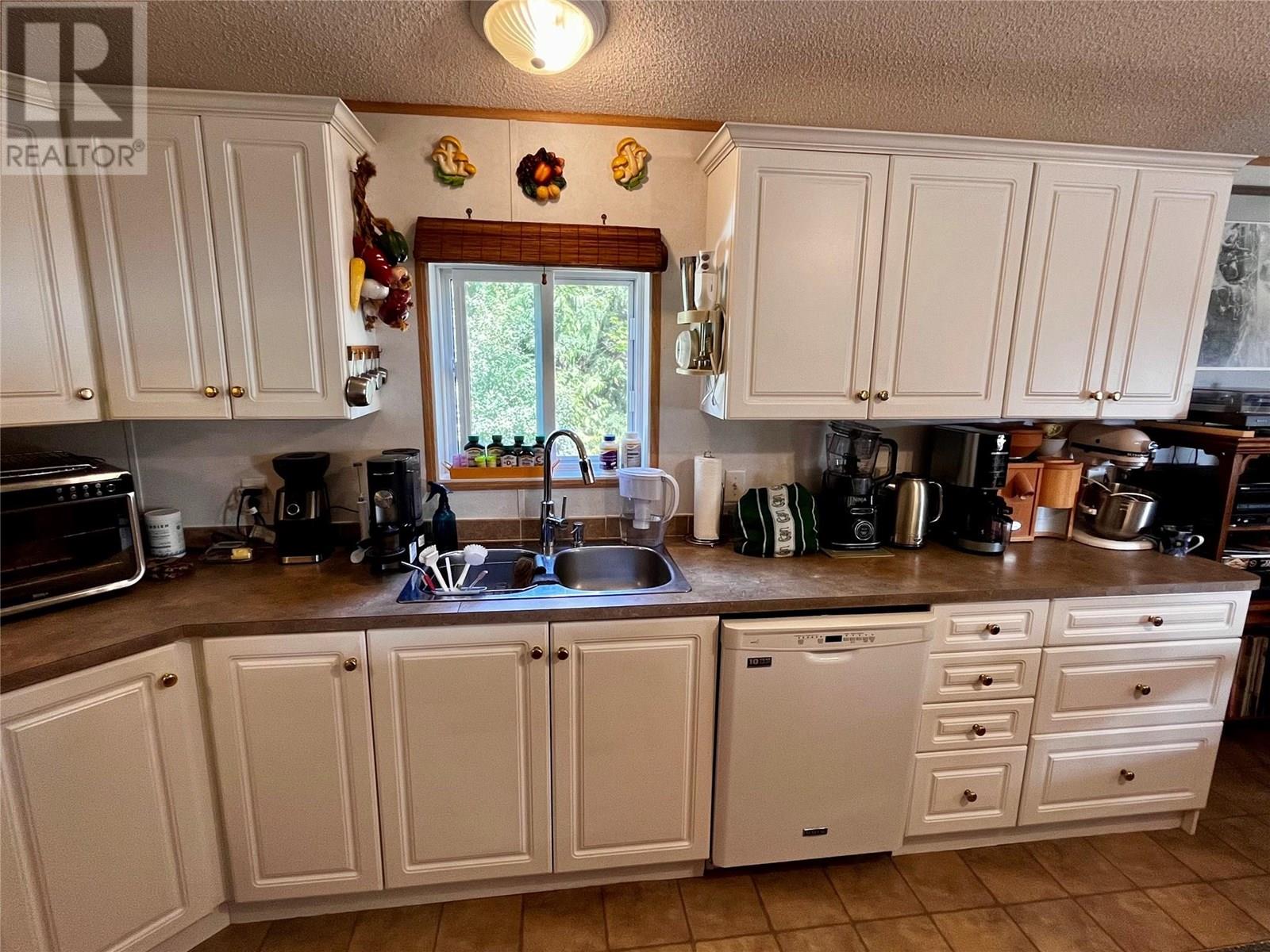 3867 Rock Island Road, Nakusp, British Columbia  V0G 1R1 - Photo 13 - 10358198
