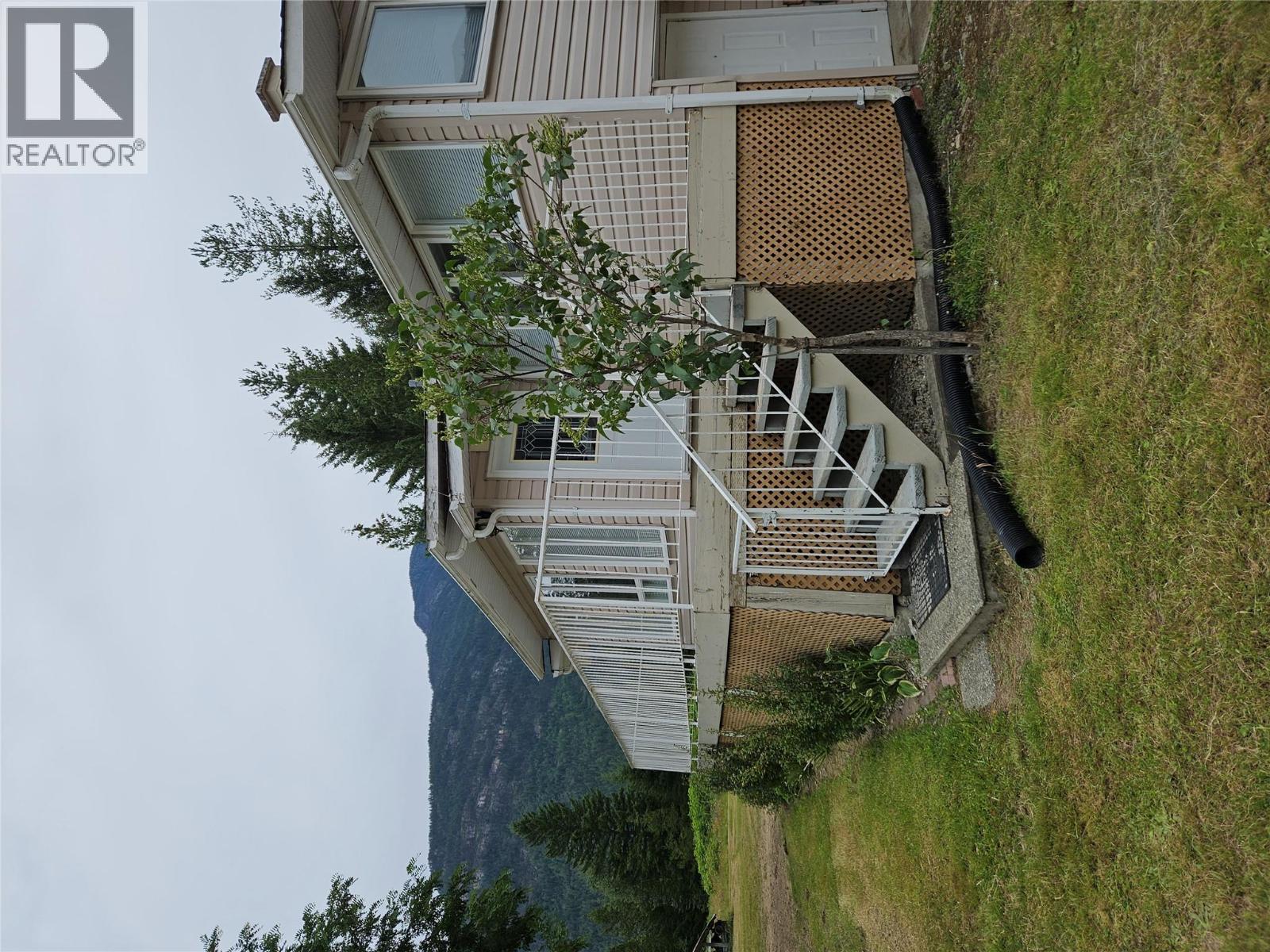 145 Mostyn Road, Arrow Park, British Columbia  V0G 1R1 - Photo 1 - 10358231