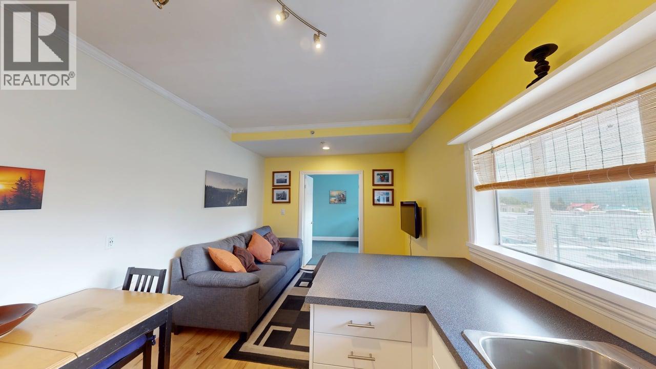 2044 Washington Street Unit# 8, Rossland, British Columbia  V0G 1Y0 - Photo 14 - 10358266