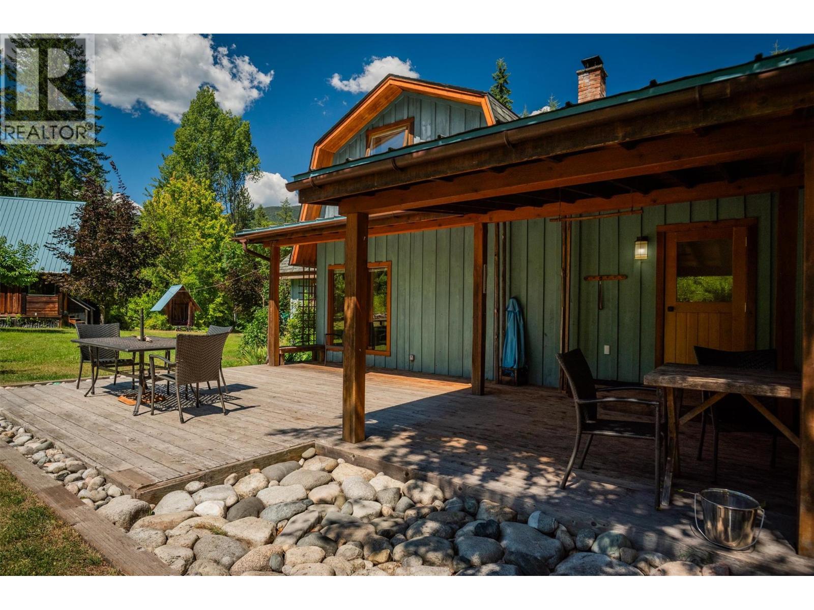 6042 Woodward Road, Winlaw, British Columbia  V0G 2G0 - Photo 9 - 10358191