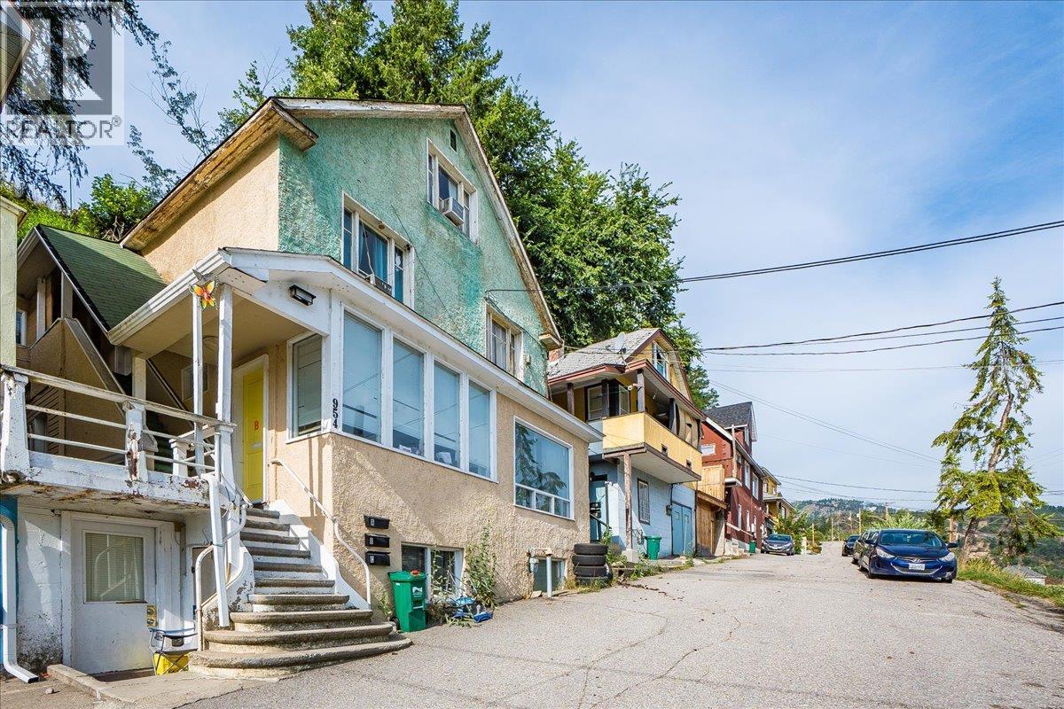 954 Glover Road, Trail, British Columbia  V1R 3J9 - Photo 1 - 10358165