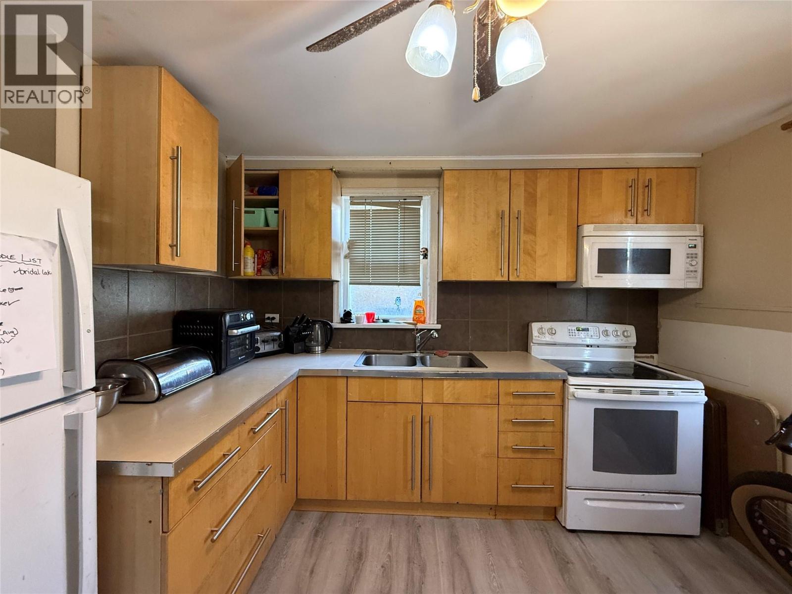 954 Glover Road, Trail, British Columbia  V1R 3J9 - Photo 10 - 10358165