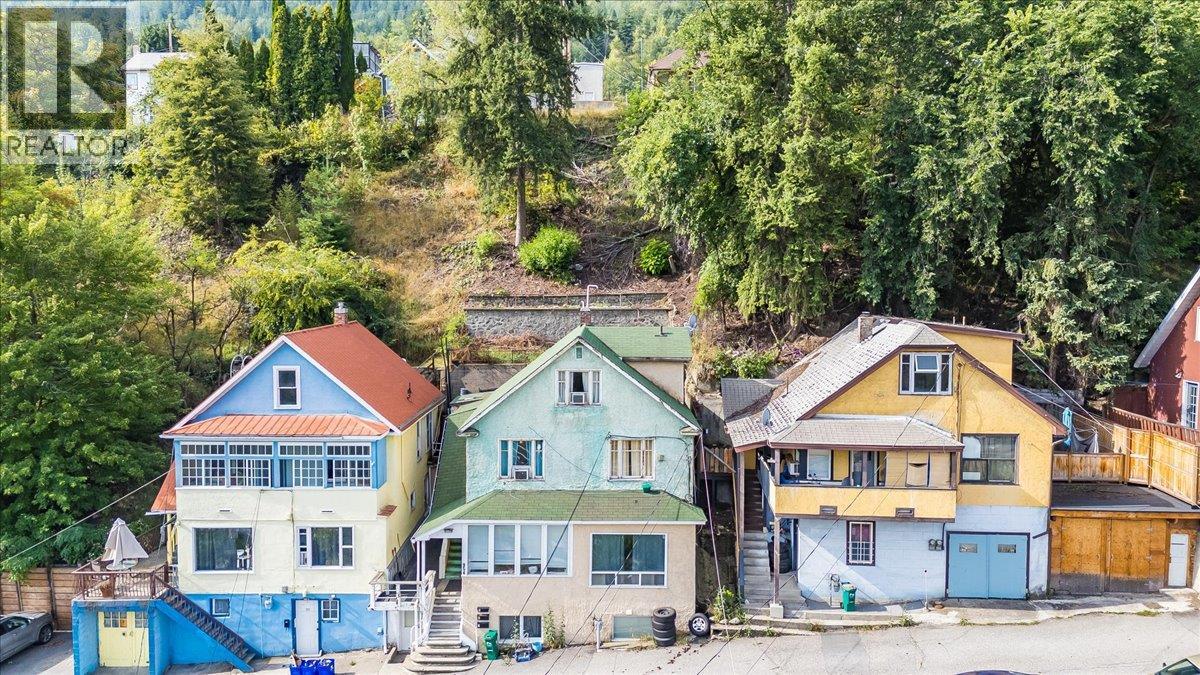 954 Glover Road, Trail, British Columbia  V1R 3J9 - Photo 4 - 10358165