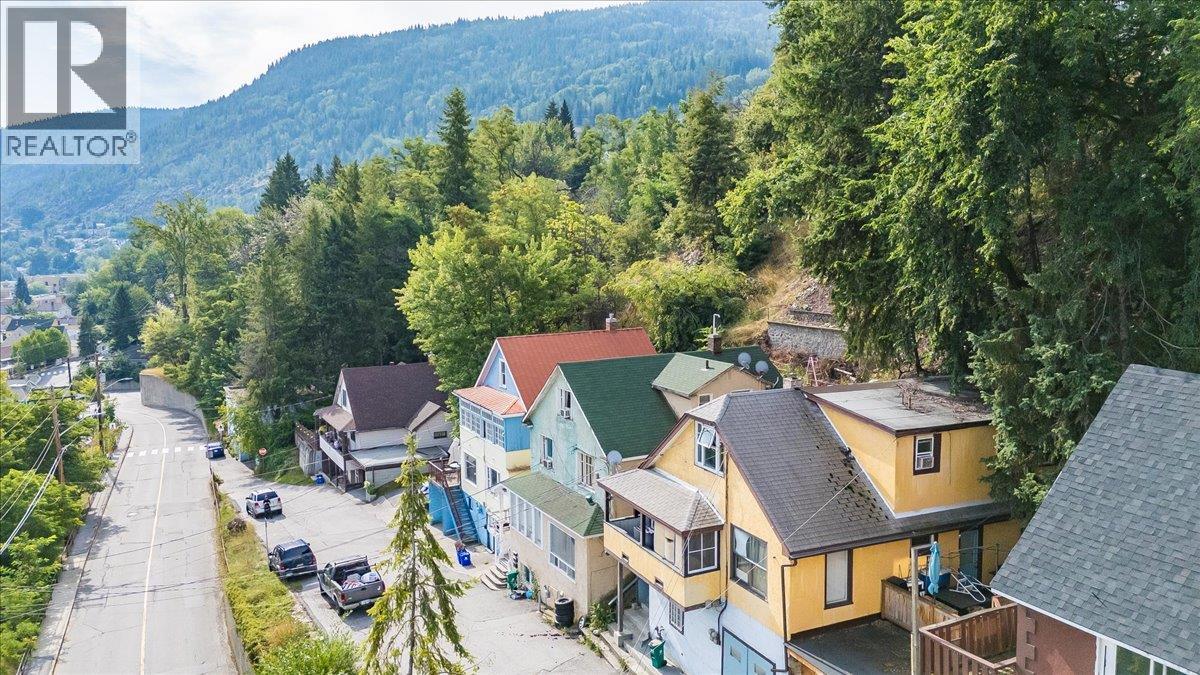 954 Glover Road, Trail, British Columbia  V1R 3J9 - Photo 5 - 10358165