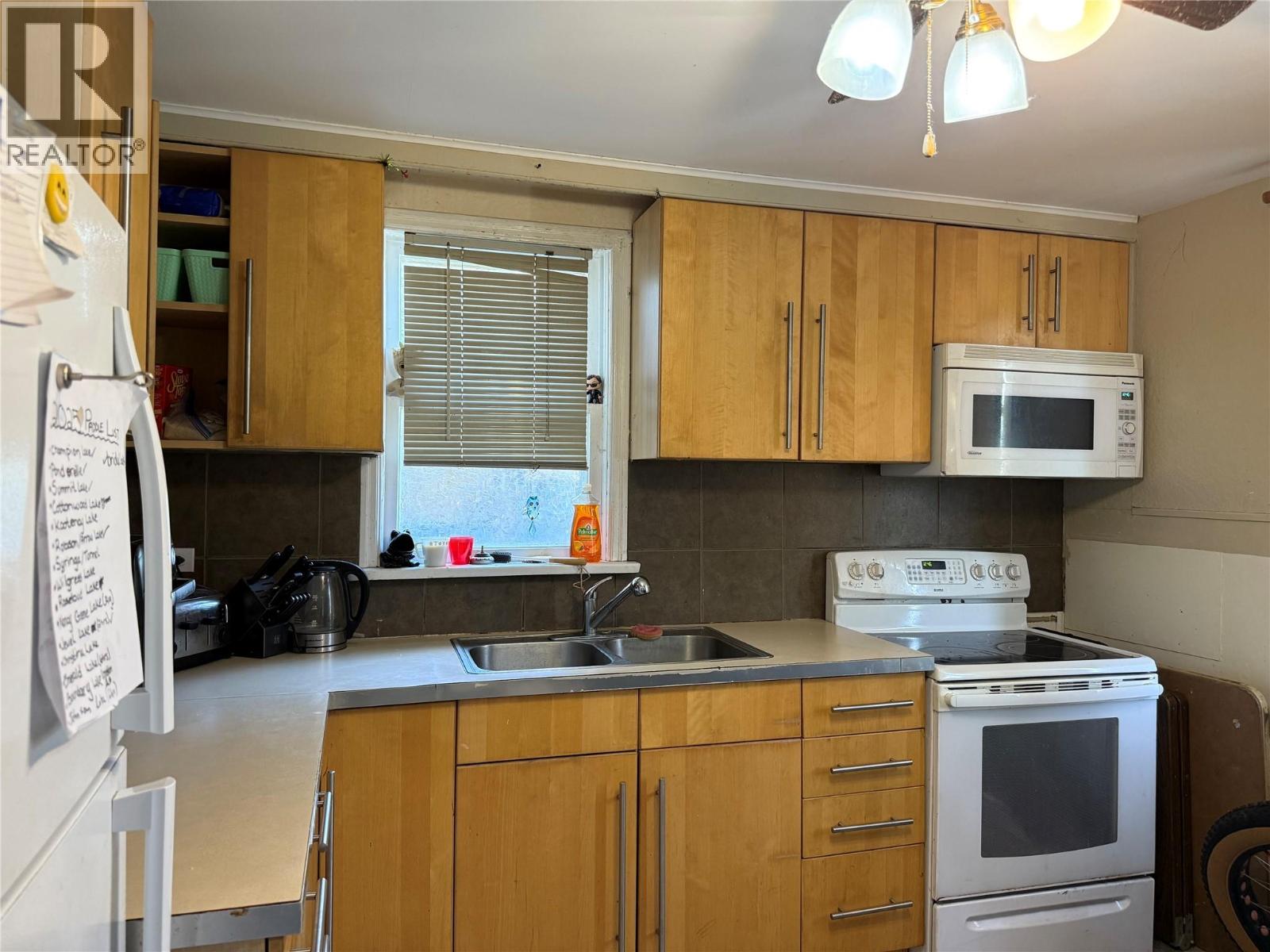 954 Glover Road, Trail, British Columbia  V1R 3J9 - Photo 9 - 10358165