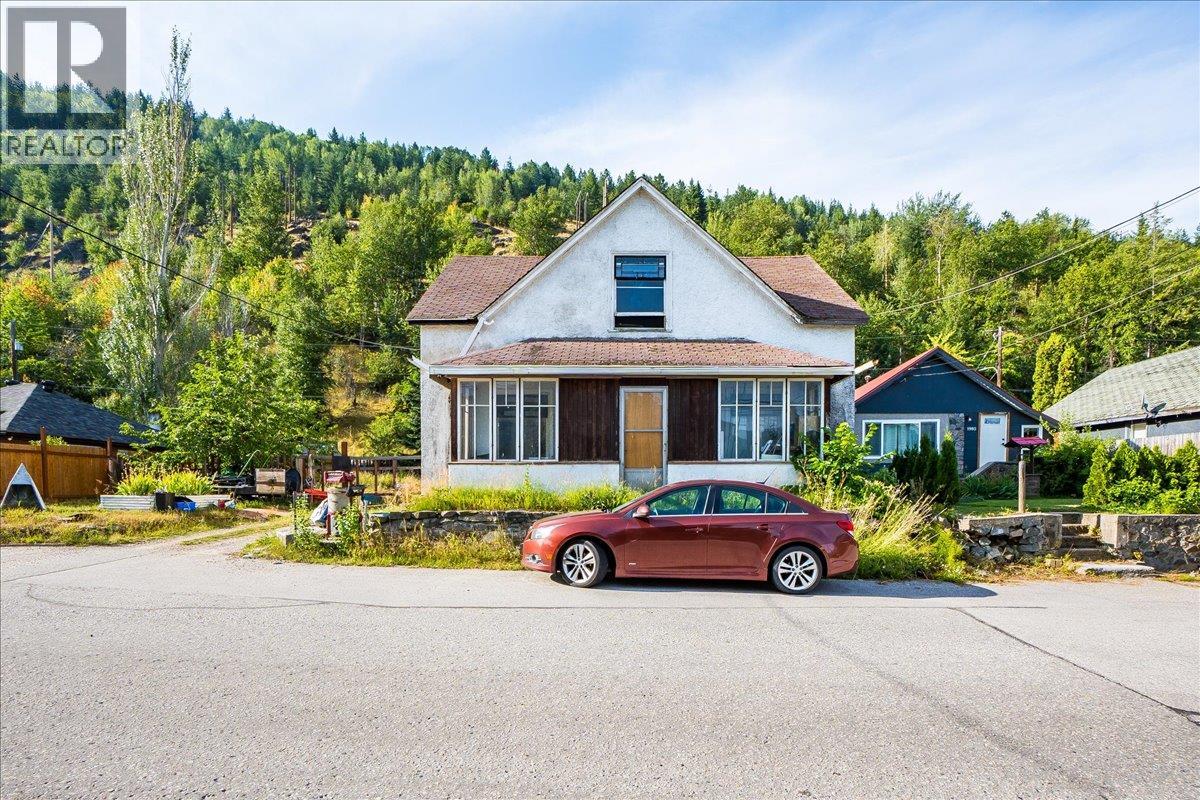 1990 Daniel Street, Trail, British Columbia  V1R 4G9 - Photo 2 - 10358154