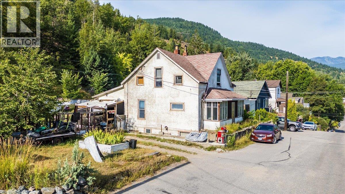 1990 Daniel Street, Trail, British Columbia  V1R 4G9 - Photo 4 - 10358154