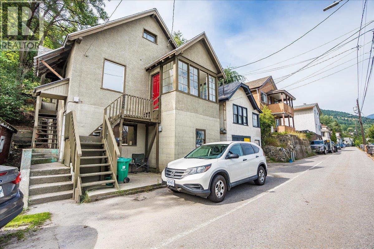2126 Topping Street, Trail, British Columbia  V1R 4G5 - Photo 1 - 10358425