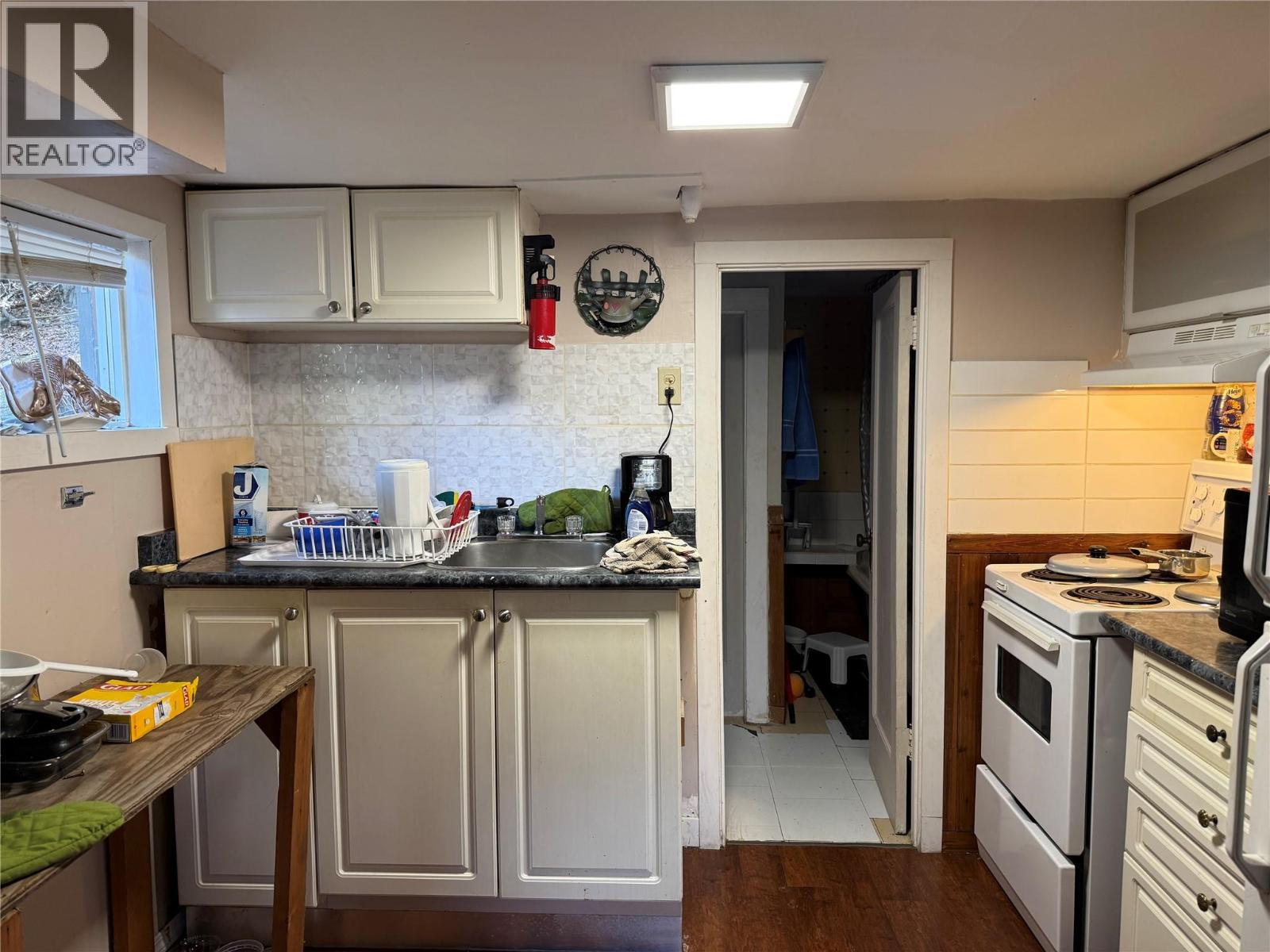 2126 Topping Street, Trail, British Columbia  V1R 4G5 - Photo 10 - 10358425