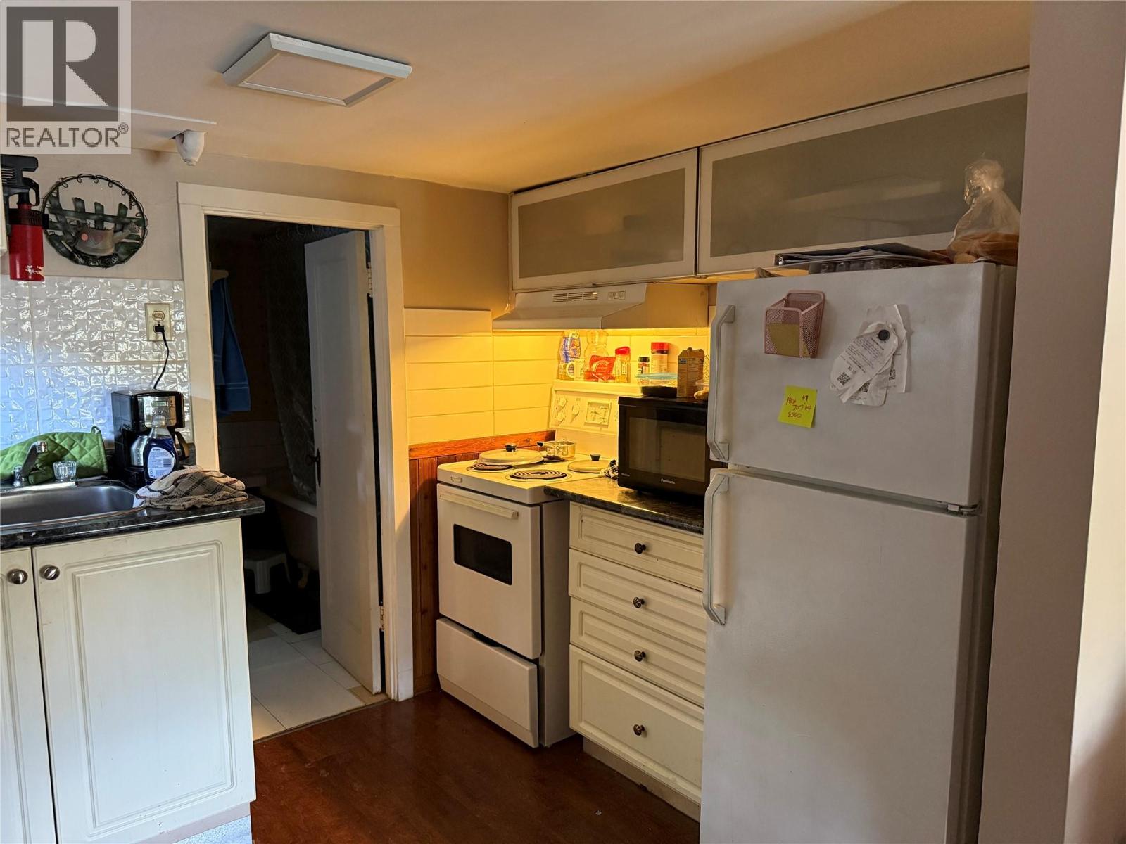 2126 Topping Street, Trail, British Columbia  V1R 4G5 - Photo 11 - 10358425