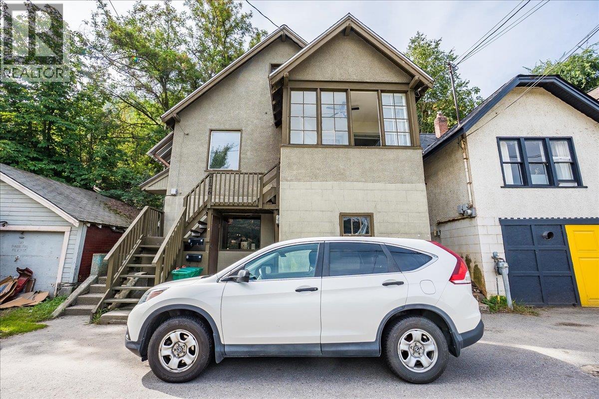 2126 Topping Street, Trail, British Columbia  V1R 4G5 - Photo 2 - 10358425