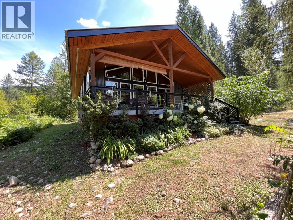 5940 Cedar Creek Road, Winlaw, British Columbia  V0G 2J0 - Photo 1 - 10358431