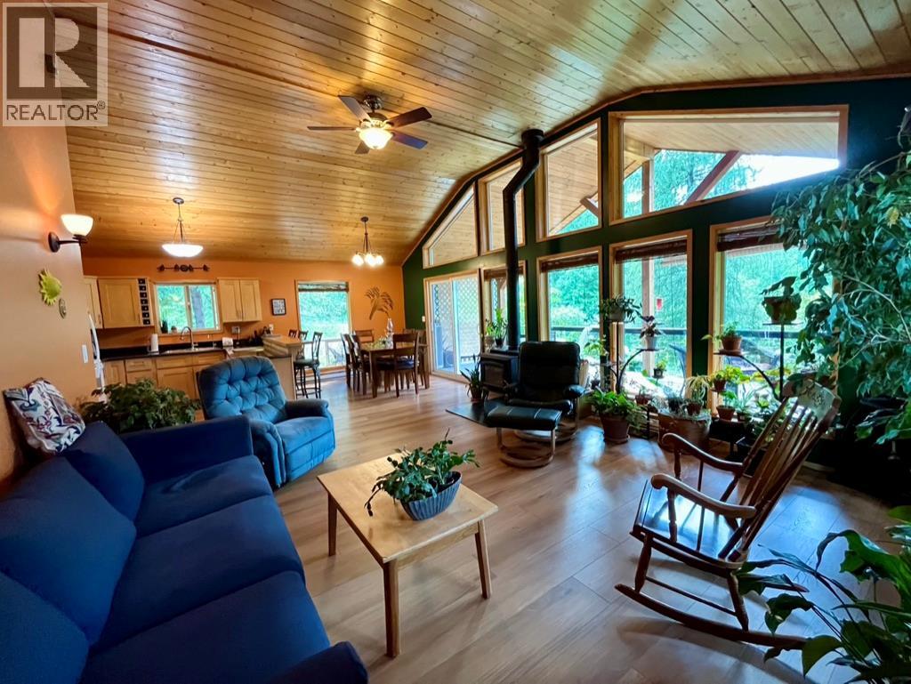 5940 Cedar Creek Road, Winlaw, British Columbia  V0G 2J0 - Photo 11 - 10358431