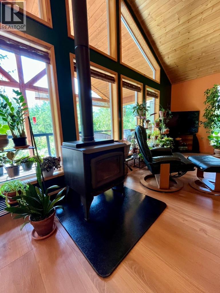 5940 Cedar Creek Road, Winlaw, British Columbia  V0G 2J0 - Photo 12 - 10358431