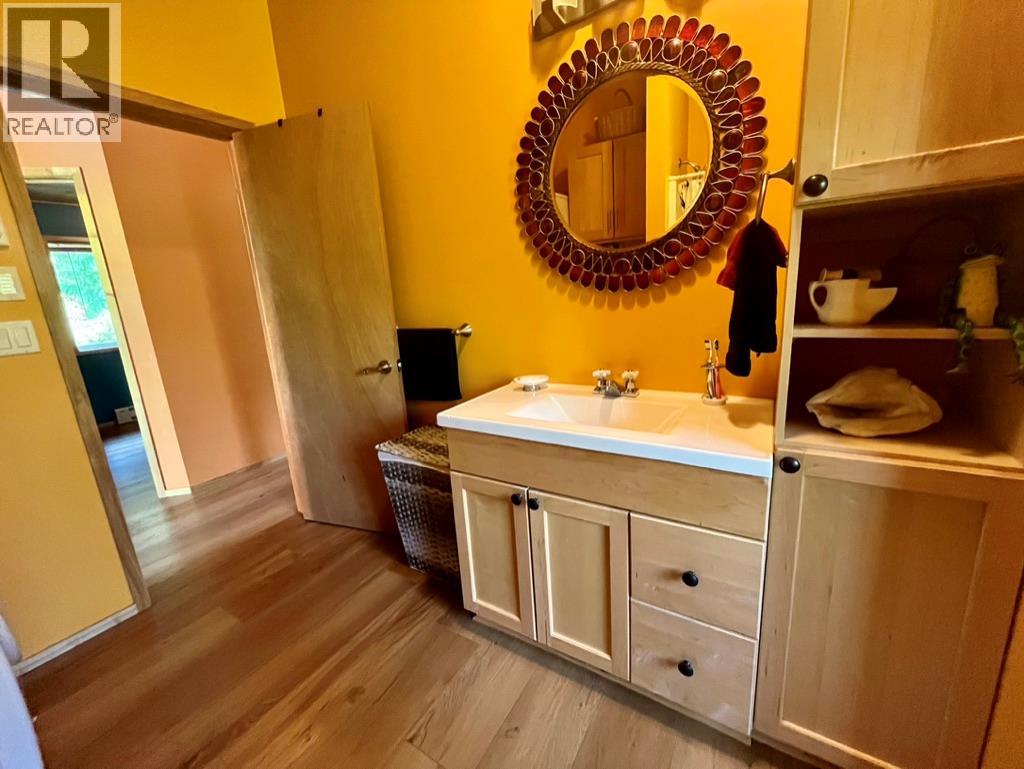 5940 Cedar Creek Road, Winlaw, British Columbia  V0G 2J0 - Photo 18 - 10358431