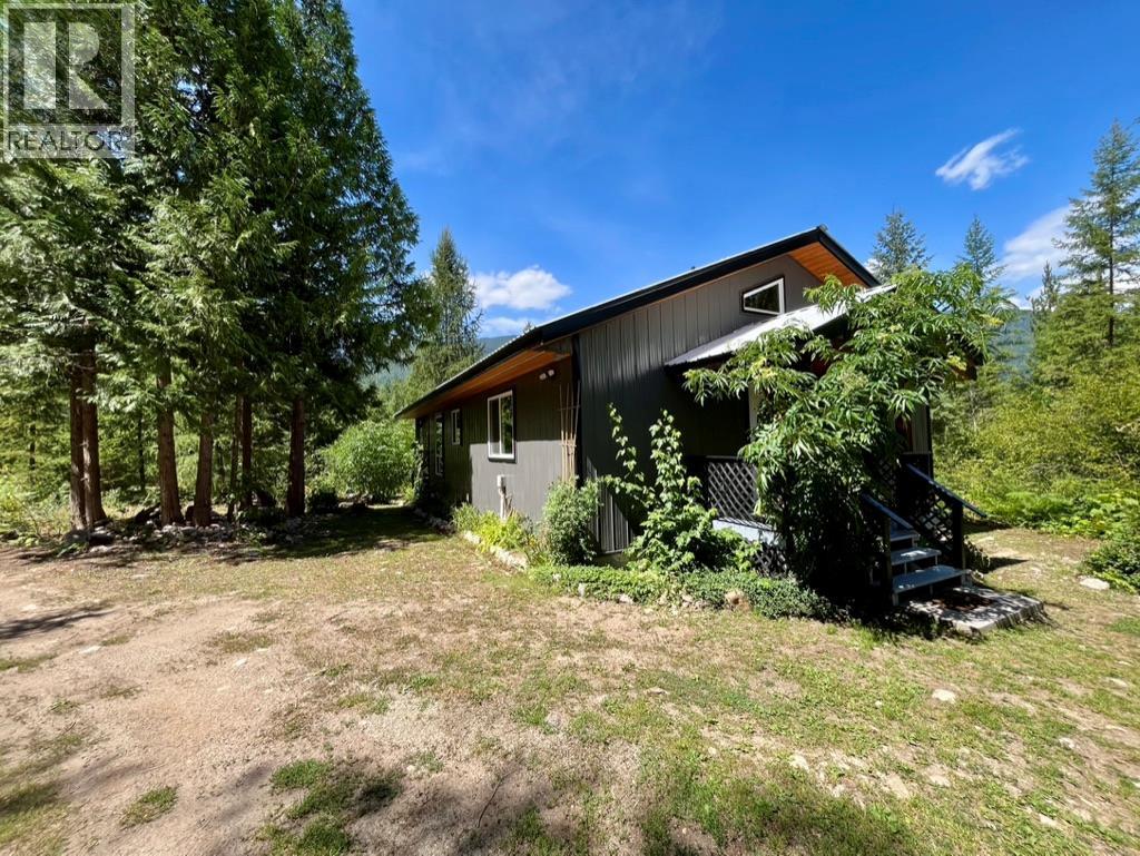 5940 Cedar Creek Road, Winlaw, British Columbia  V0G 2J0 - Photo 25 - 10358431