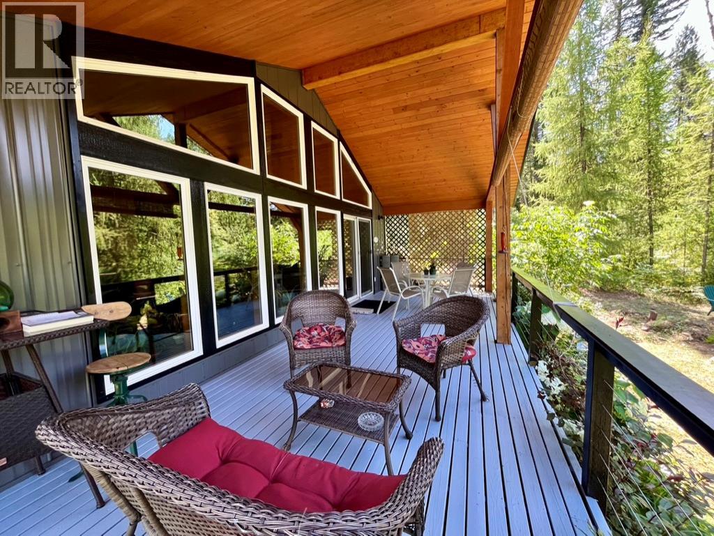 5940 Cedar Creek Road, Winlaw, British Columbia  V0G 2J0 - Photo 4 - 10358431