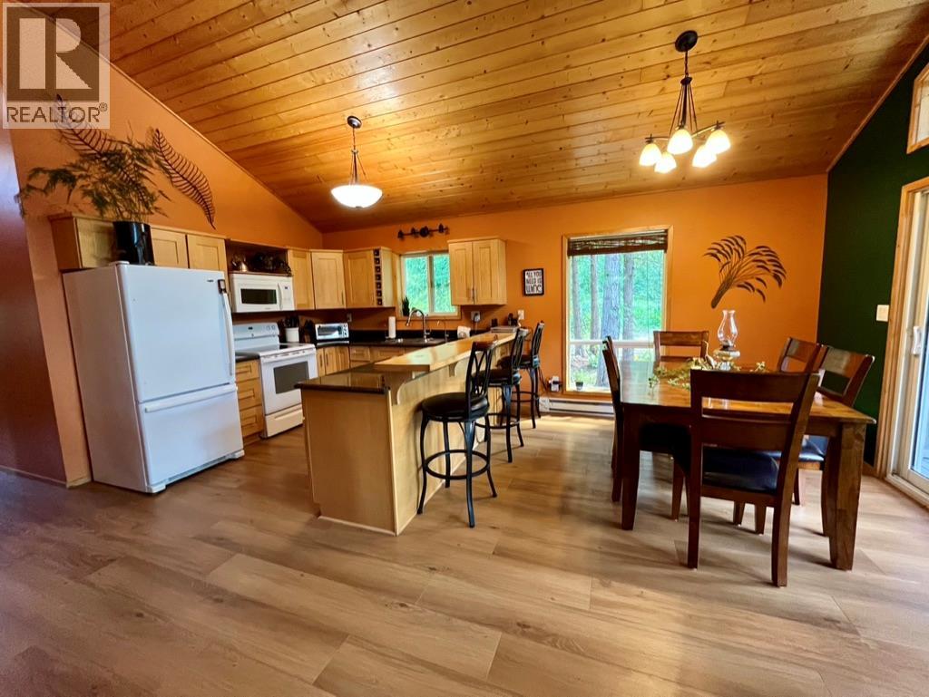 5940 Cedar Creek Road, Winlaw, British Columbia  V0G 2J0 - Photo 6 - 10358431