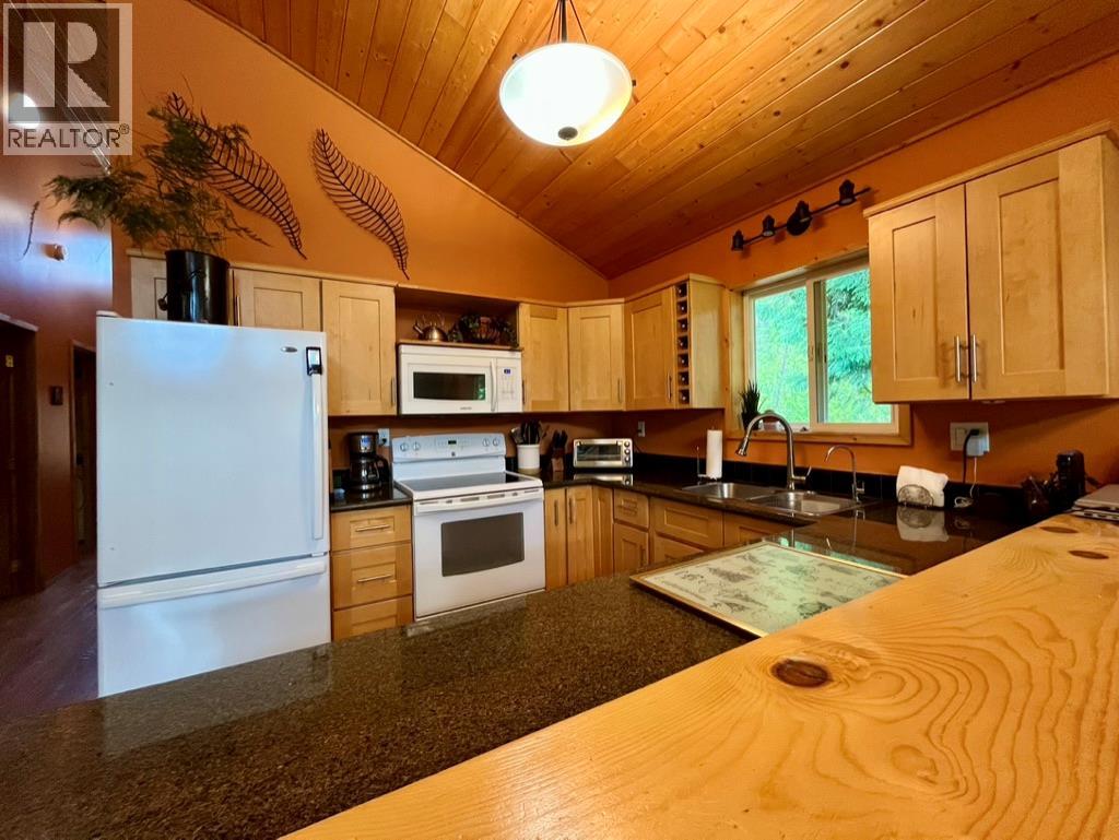 5940 Cedar Creek Road, Winlaw, British Columbia  V0G 2J0 - Photo 7 - 10358431