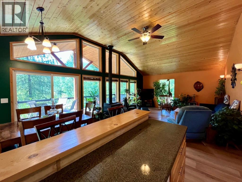 5940 Cedar Creek Road, Winlaw, British Columbia  V0G 2J0 - Photo 9 - 10358431